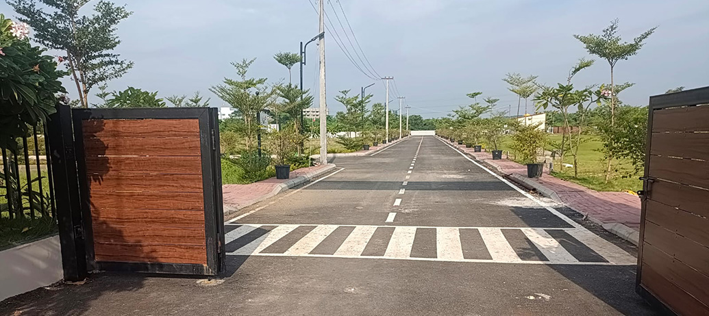 002_crystalcrownkundrathurchennaiplotsentrance